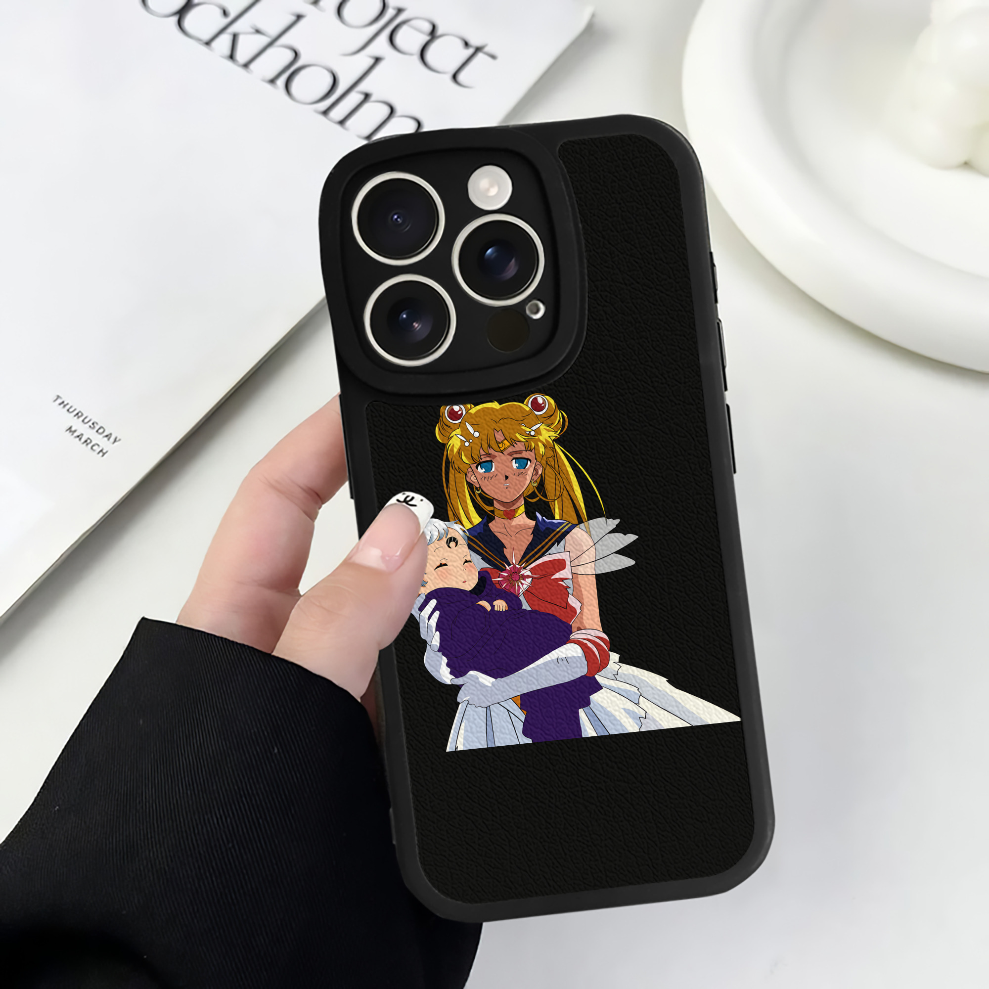 （画像用） 美少女戦士セーラームーン 月野 うさぎ つきの うさぎ Sailor Moon Tsukino Usagi 【iPhone 16シリーズ対応】シリコンスマホケース（レザー調） 材質：シリコン